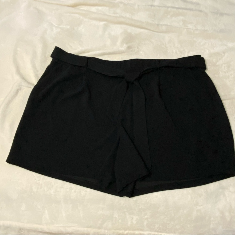 NWT LOFT / Plus Black Dress Shorts Comfort Waist Size 26